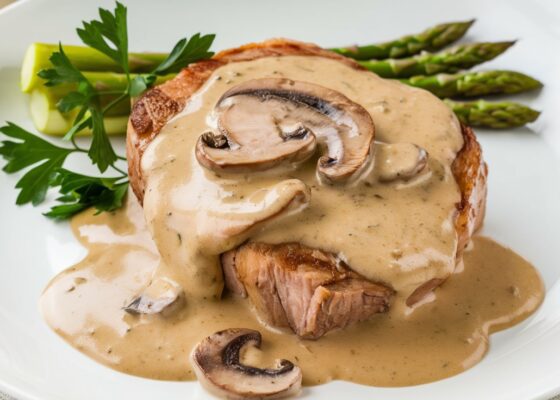 Pork Chops with Creamy Mushroom Sauce