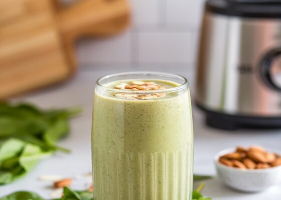 Creamy Spinach and Almond Keto Smoothie